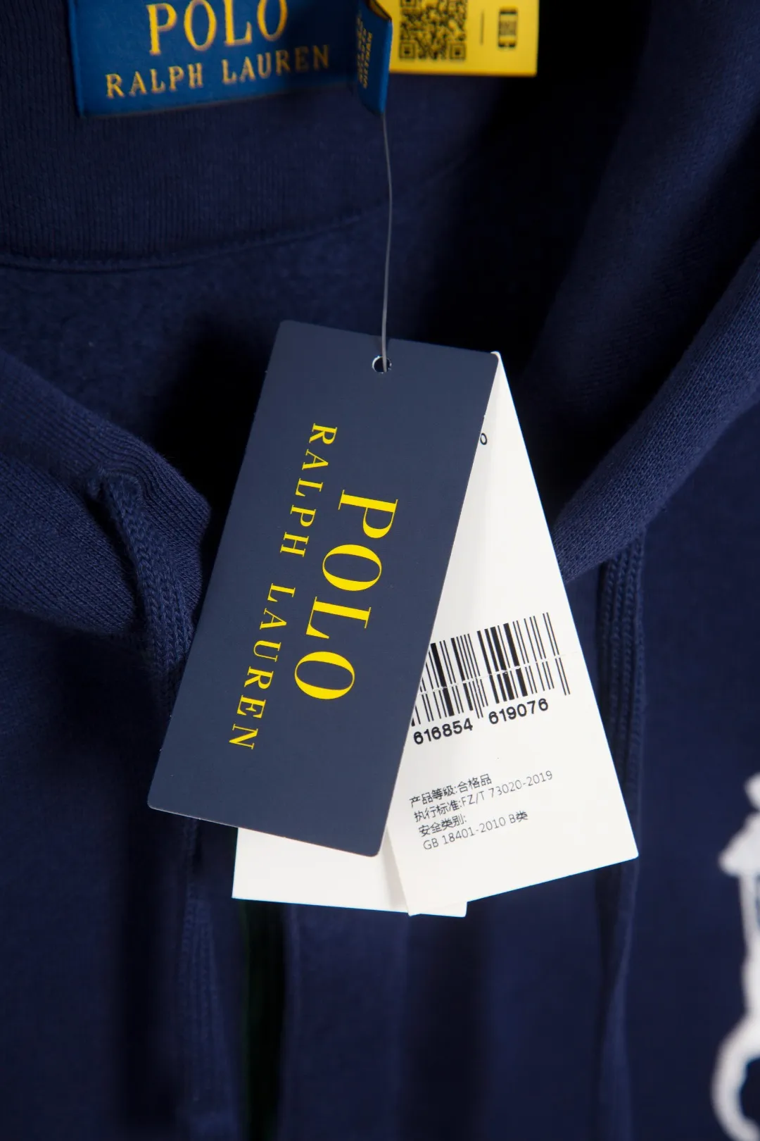 P280 Actual photo [Popular new product] Style number: 25119# Color: Navy blue/off-white Size: S to ✅ - Reactive fixed-dye D65 raw cotton double herringbone belt with wide and narrow divisions ✅ - Rejection of overlays, single-color single version, precision embroidery ✅ - RL/25 autumn and winter new product 20 commemorative badge embroidered mascot sweatshirt, deconstructed half-open chest, different from the regular classic version, high-end and outstanding, built-in contrasting reactive dyed D65 raw cotton double herringbone belt, cloud-like heavy fleece bottom with autumn and winter attributes, really comfortable, cloud-like comfort, loose fit Available in two colors, can be made as a couple model, highly recommended